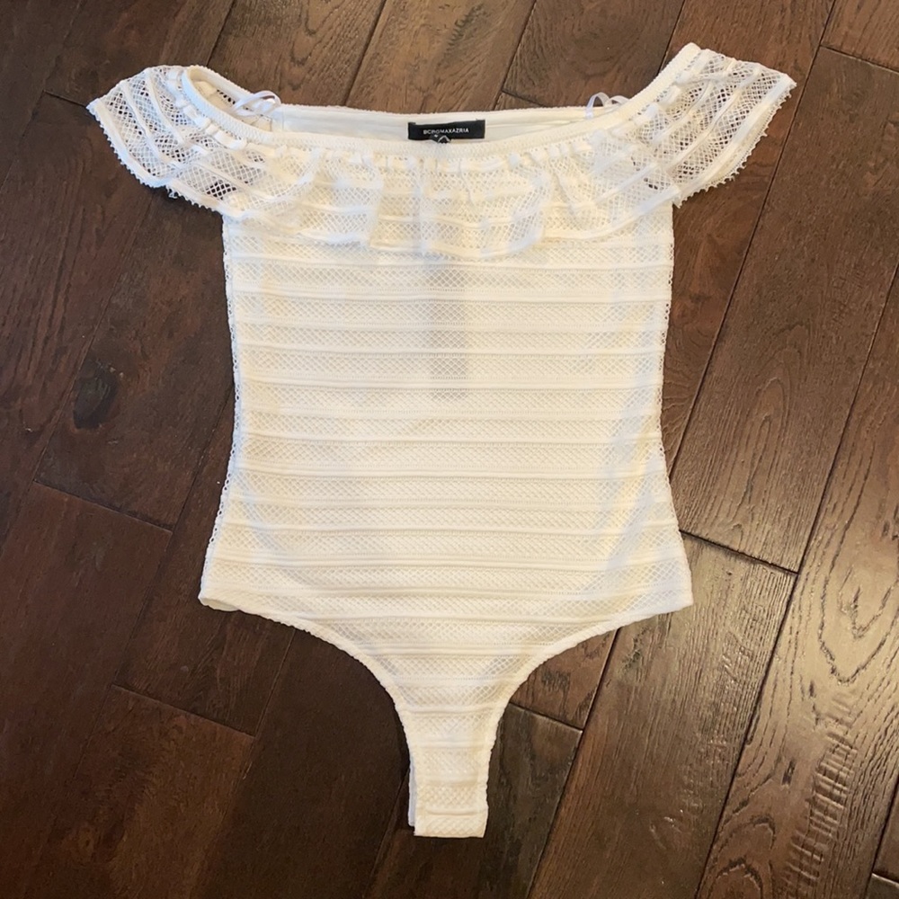BCBG MAXAZRIA off shoulder top 🤍